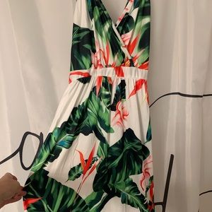 Maxi Dress with a Tropical Print 🌺🌺